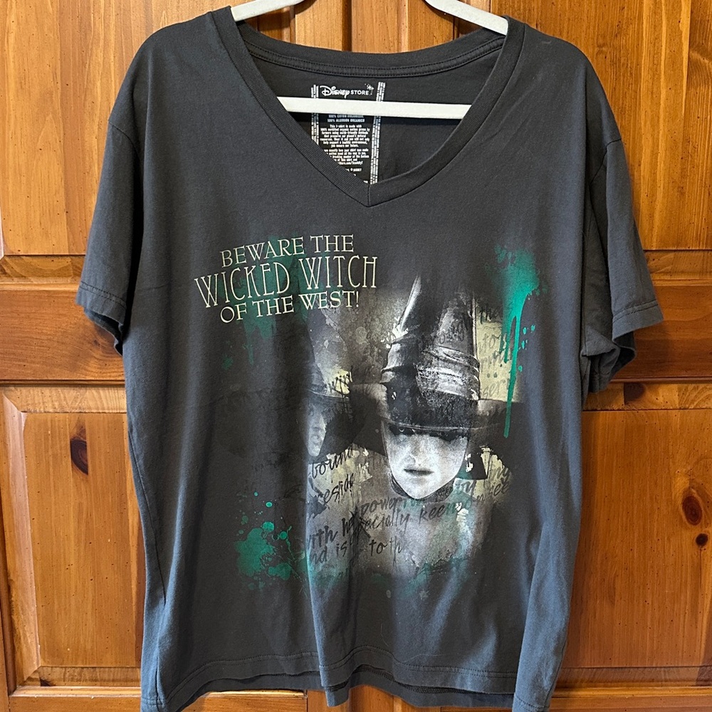 Disney Wicked Witch V neck T-Shirt XXL